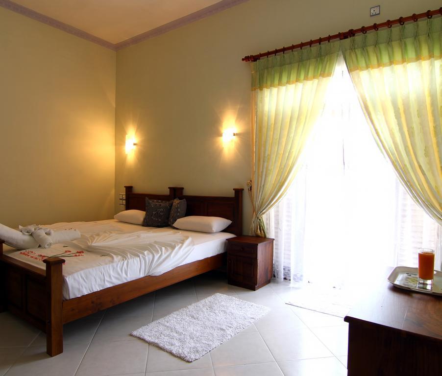 Methira Villa Aluthgama Extérieur photo